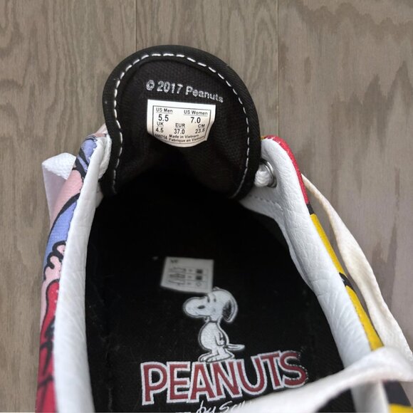 Vans x Peanuts Charlie Brown Snoopy Linus Cartoon Low Top Sneakers Women’s 7 - Picture 10 of 10